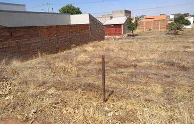 Imagem 5: LOTES A VENDA. 900m² de Área