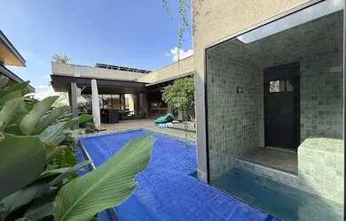 Imagem: A casa em condomínio possui 4 Dormitórios, 5 Banheiros, 2