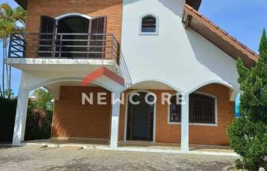 Imagem: A casa em condomínio possui 4 Dormitórios, 3 Banheiros, 4