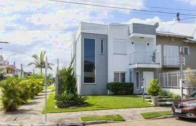 Imagem: A casa possui 2 Dormitórios, 3 Banheiros, 2 Vagas na garagem