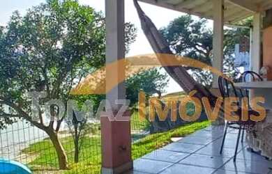 Imagem: A casa possui 5 Dormitórios, 3 Banheiros, 1 Vaga na garagem