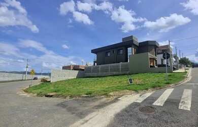 Imagem: O terreno possui 375m² de Área e está localizado em Parque