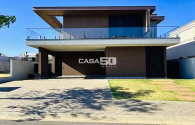 Imagem: A casa em condomínio possui 4 Dormitórios, 5 Banheiros, 4