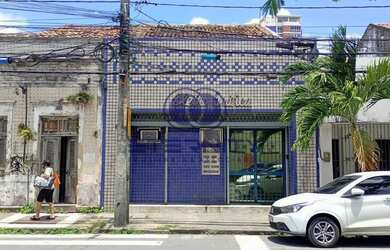 Imagem: A casa possui 3 Dormitórios, 2 Banheiros, 443m² de Área e