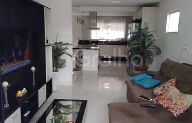 Imagem: A casa possui 4 Dormitórios, 4 Banheiros, 3 Vagas na garagem