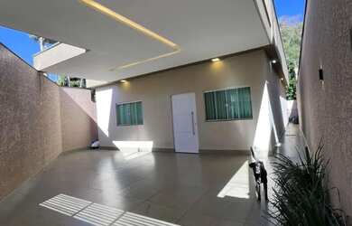 Imagem: A casa em condomínio possui 3 Dormitórios, 2 Banheiros, 3