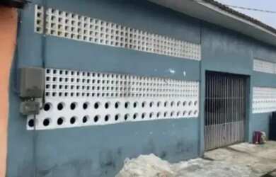 Imagem: A casa possui 3 Dormitórios, 2 Banheiros e está localizado