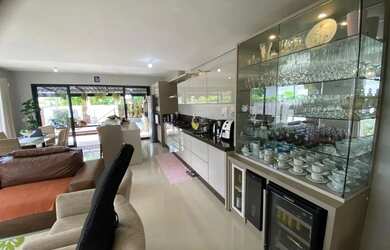 Imagem: A casa possui 3 Dormitórios, 4 Banheiros, 1 Vaga na garagem