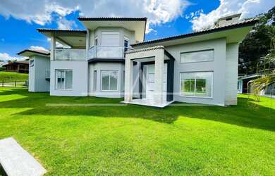 Imagem: A casa em condomínio possui 4 Dormitórios, 5 Banheiros, 5