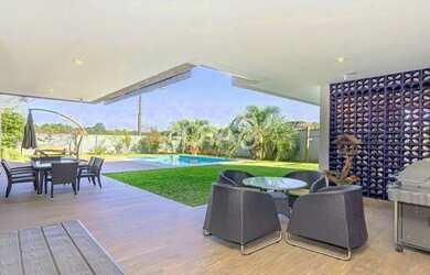 Imagem: A casa em condomínio possui 5 Dormitórios, 5 Banheiros, 5