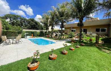 Imagem: A casa possui 3 Dormitórios, 1 Banheiro, 5 Vagas na garagem