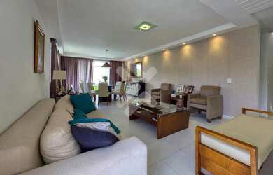 Imagem: A casa em condomínio possui 4 Dormitórios, 5 Banheiros e 417m²