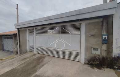 Imagem: A casa possui 2 Dormitórios, 1 Banheiro, 1 Vaga na garagem