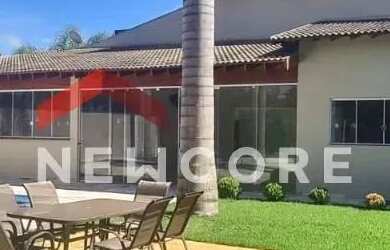 Imagem: A casa possui 4 Dormitórios, 3 Banheiros, 4 Vagas na garagem