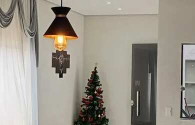 Imagem: A casa possui 3 Dormitórios, 2 Banheiros, 2 Vagas na garagem