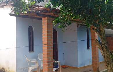 Imagem: A casa possui 2 Dormitórios, 1 Banheiro, 3 Vagas na garagem