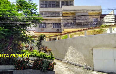 Imagem: A casa em condomínio possui 4 Dormitórios, 3 Banheiros, 2