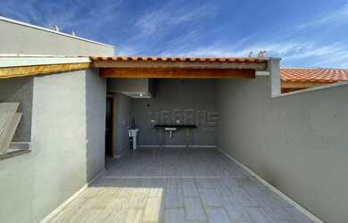 Imagem: A casa possui 3 Dormitórios, 2 Banheiros, 2 Vagas na garagem