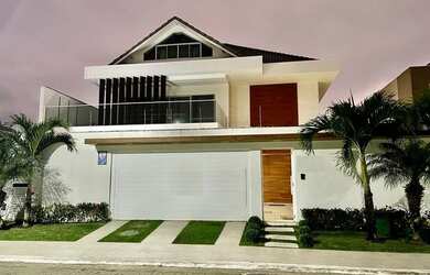 Imagem: A casa em condomínio possui 4 Dormitórios, 5 Banheiros, 2