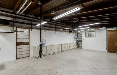 Imagem 4: Ponto comercial/Loja/Box para aluguel tem 194 metros quadrados