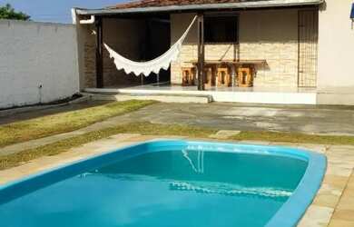 Imagem: A casa possui 2 Dormitórios, 4 Vagas na garagem e está localizado