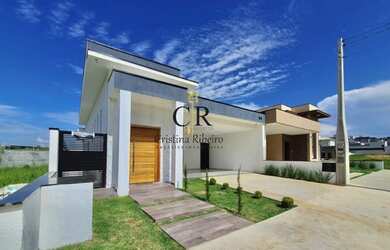 Imagem: A casa em condomínio possui 3 Dormitórios, 3 Banheiros, 4