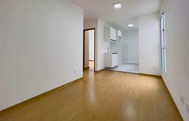 Imagem: O apartamento possui 2 Dormitórios, 1 Banheiro, 1 Vaga na garagem