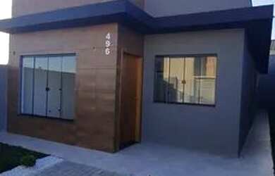 Imagem: A casa possui 3 Dormitórios, 2 Banheiros, 1 Vaga na garagem