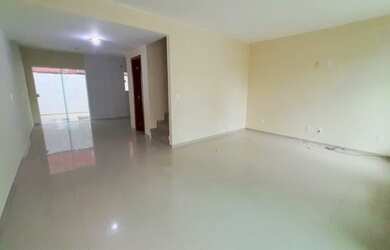 Imagem: A casa possui 3 Dormitórios, 3 Banheiros, 2 Vagas na garagem