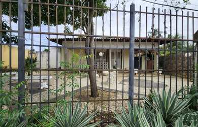 Imagem: A casa possui 5 Dormitórios, 4 Banheiros, 5 Vagas na garagem