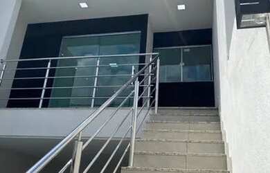 Imagem: A casa possui 2 Dormitórios, 2 Banheiros, 1 Vaga na garagem