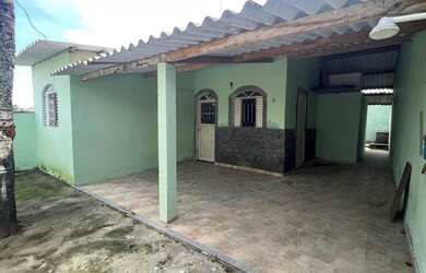 Imagem: A casa e possui 3 Dormitórios, Suítes, 1 Banheiro, 1 Vaga