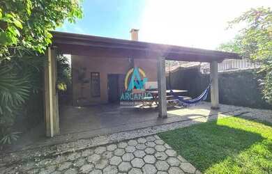 Imagem: A casa possui 3 Dormitórios, 3 Banheiros, 3 Vagas na garagem