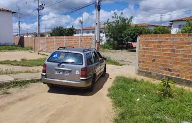 Imagem: O apartamento possui 2 Dormitórios, 1 Banheiro e 2 Vagas na