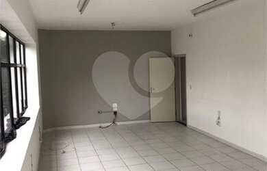 Imagem: O depósito possui 400m² de Área e está localizado em Lapa