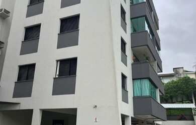 Imagem: O apartamento possui 3 Dormitórios, 1 Banheiro, 1 Vaga na garagem