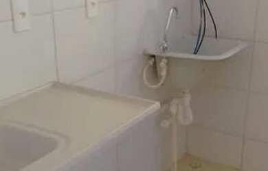 Imagem: O apartamento possui 2 Dormitórios, 1 Banheiro, 1 Vaga na garagem