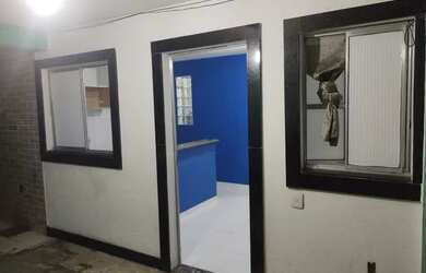 Imagem: A casa possui 1 Dormitório, 1 Banheiro e está localizado em