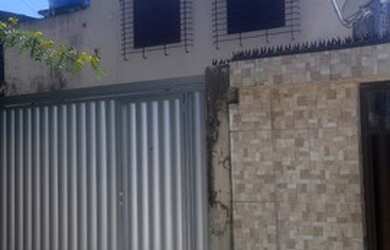 Imagem: A casa possui 3 Dormitórios, 2 Banheiros, 2 Vagas na garagem