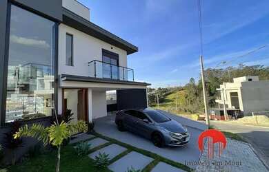 Imagem: A casa em condomínio possui 3 Dormitórios, 3 Banheiros, 4