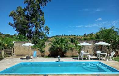 Imagem: A casa possui 3 Dormitórios e está localizado em Filgueiras