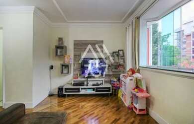 Imagem: A casa possui 3 Dormitórios, 3 Banheiros, 5 Vagas na garagem