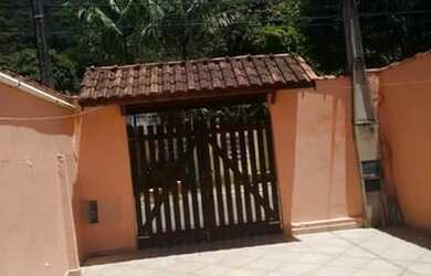 Imagem: A casa possui 2 Dormitórios, 2 Vagas na garagem e está localizado