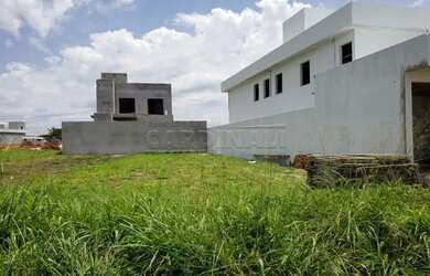 Imagem: O terreno possui 383m² de Área e está localizado em Parque