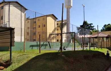 Imagem: O apartamento possui 2 Dormitórios, 1 Banheiro, 1 Vaga na garagem