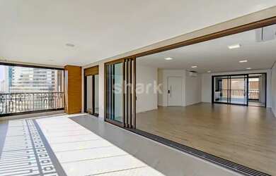 Imagem: O apartamento possui 4 Dormitórios, 5 Banheiros, 5 Vagas na