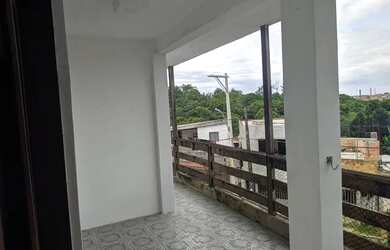 Imagem: A casa possui 3 Dormitórios, 2 Banheiros, 1 Vaga na garagem