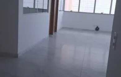 Imagem: O depósito possui 2 Vagas na garagem, 198m² de Área e está