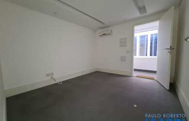 Imagem: O depósito possui 2 Vagas na garagem e 95m² de Área e está