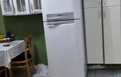 Imagem: A casa possui 2 Dormitórios, 2 Banheiros, 1 Vaga na garagem